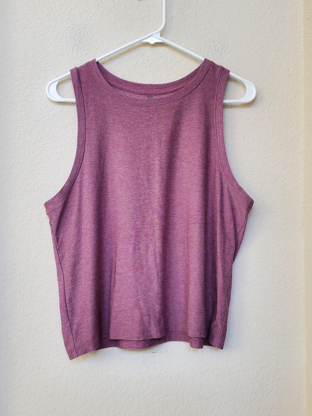 Beyond Yoga Heather Dark Pink Muscle Tank Top. Size Small
